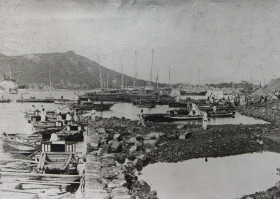 1885년 부두를 축조 중인 제물포