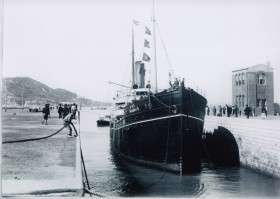 1900년대 초반 제1선거 완공 후 최초 입항한 선박