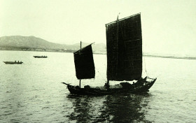 1910년 인천에서 출발한 황포돛배