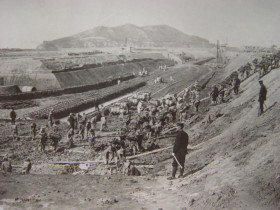 1911년 시작된 제1선거 공사 현장(죄수들과 형무)