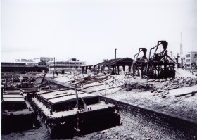 1960년대 항동 물양장 곡물 하역작업