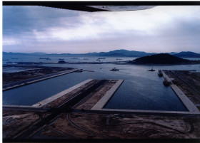 1975년 완공 직전 인천항 내항 공사