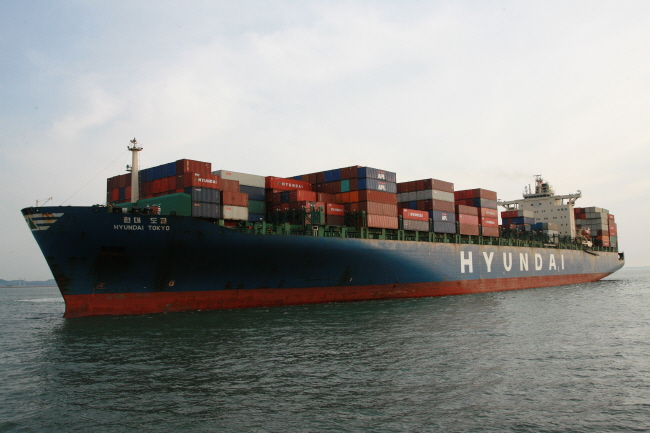Hyundai Tokyo, 6800 teu container ship berthed at Incheon New Port