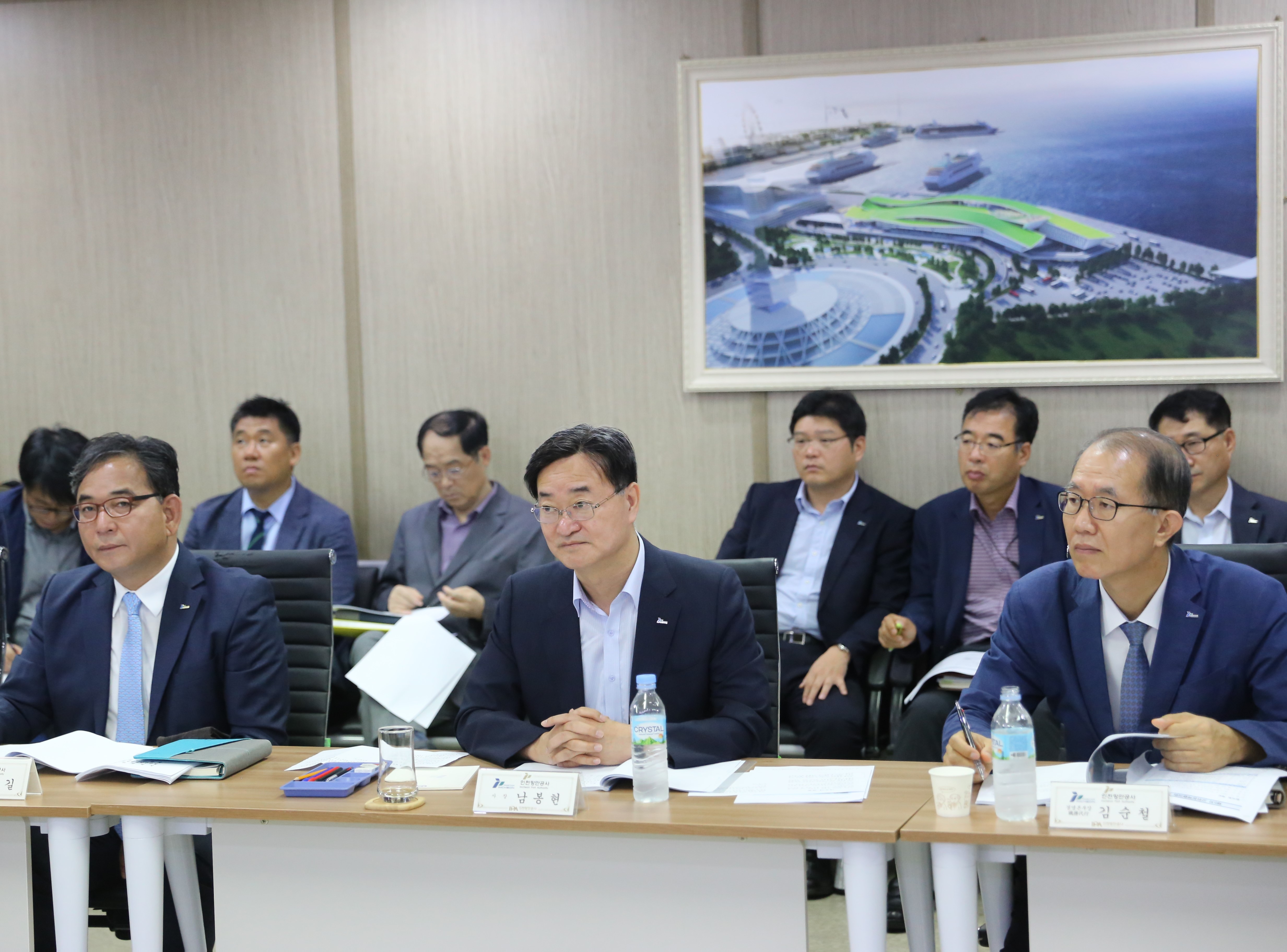 IPA 남봉현 사장이(가운데)가 ‘제5차 인천 해양수산 발전 고위정책 협의회’에서 상호협조와 지원을 요청하고 있다.
